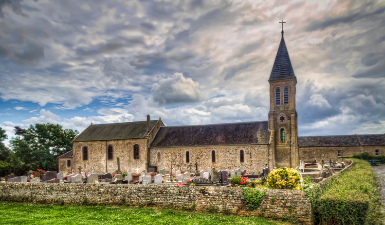 انتقاد فرنسي واسع لمقترح يدعو لتحويل كنائس فارغة إلى مساجد