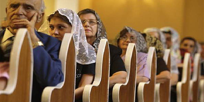ازدياد الضغوط على المسيحيين العراقيين يدفعهم للهجرة